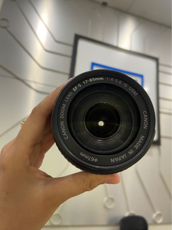 Lens Canon EF-S 17-85mm f/4-5.6 IS USM - Màu đen - Ngoại hình: 97% - Bụi nhẹ - Body
