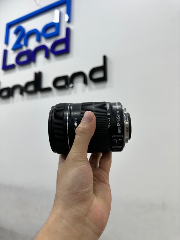 Lens Canon EF-S 18-135mm f/3.5-5.6 IS - Màu đen - Ngoại hình 97% - Kèm nắp đậy