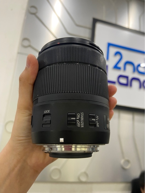Lens Canon EF-S 18-135mm f/3.5-5.6 IS Nano USM - Màu đen - Ngoại hình: 97% - Bụi trong - Body