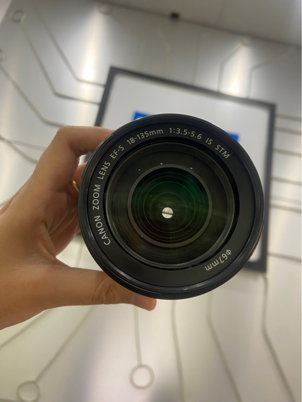 Lens Canon EF-S 18-135mm f/3.5-5.6 IS STM - Màu đen - Ngoại hình: 97.5% - Body