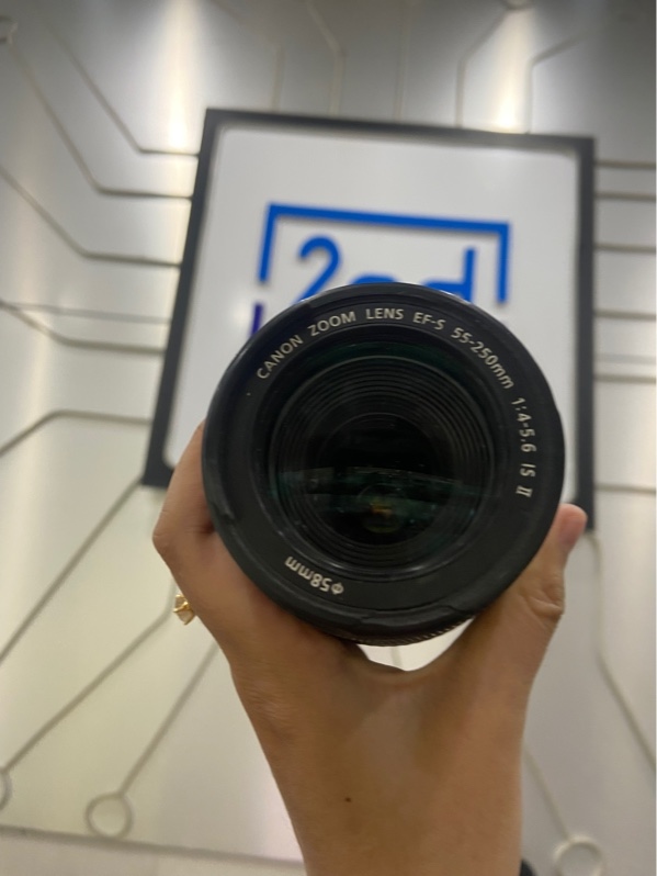 Lens Canon EFS 55-250mm - 1:4-5.6 IS ii - Màu đen - Ngoại hình: 97% - Bụi nhẹ, bể nắp viền lens - Body