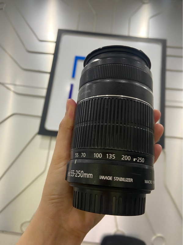 Lens Canon EFS 55-250mm - 1:4-5.6 IS ii - Màu đen - Ngoại hình: 97% - Bụi nhẹ, bể nắp viền lens - Body