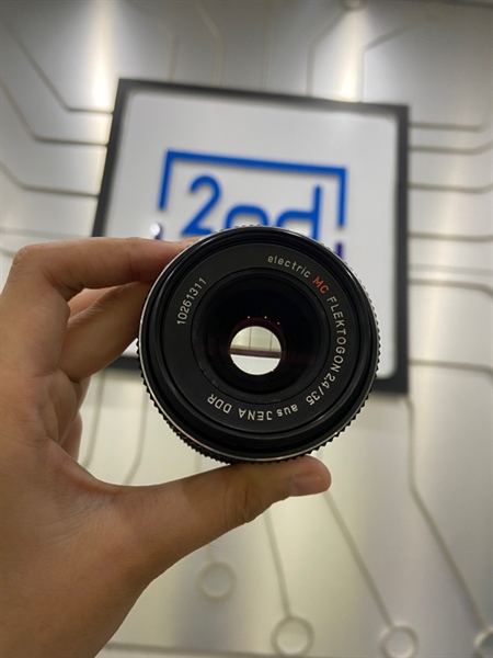 Lens Carl Zeiss Flektogon 35mm f/2.4 MC - Màu đen - Ngoại hình: 97% - Bụi trong ít - Kèm ngàm For Canon