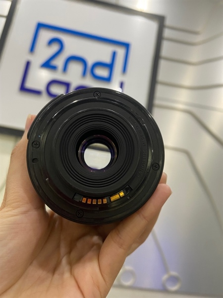 Lens Kit Canon 18-55mm f3.5-5.6 is ii - Màu đen - Ngoại hình: 98% - 1 vết ố - Body 2