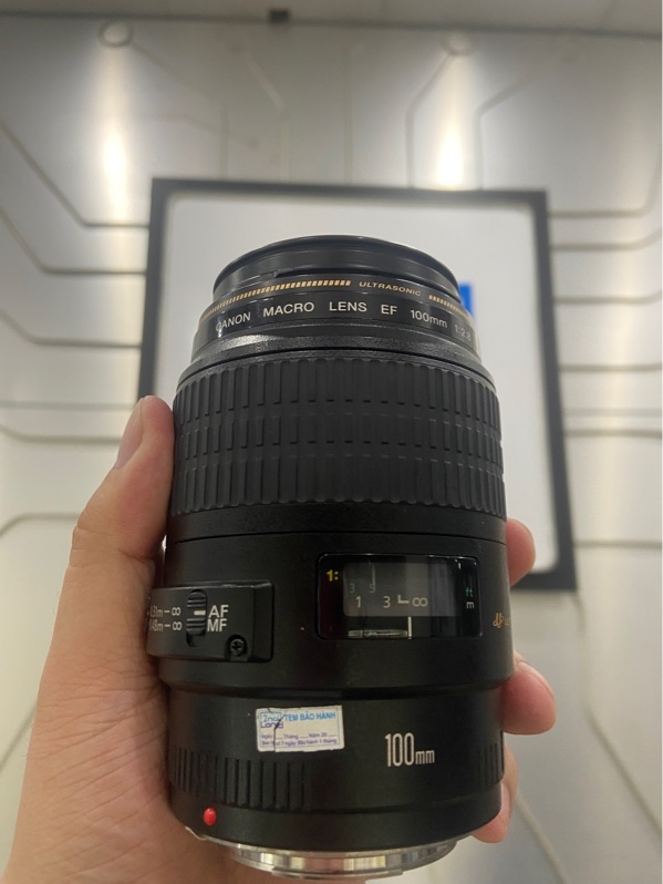 Lens Macro Canon EF 100mm 1:2.8 USM - Màu đen - Ngoại hình: 97.5% - Bạc màu - Body