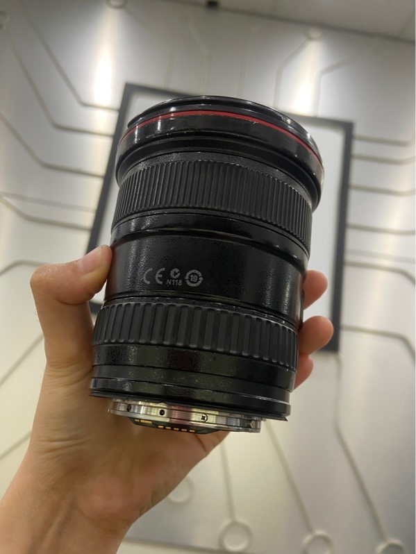 Lens máy ảnh Canon EF 17-40mm f/4L USM - Màu đen - Ngoại hình: 97% - Kính trầy, lens bụi trong - Body