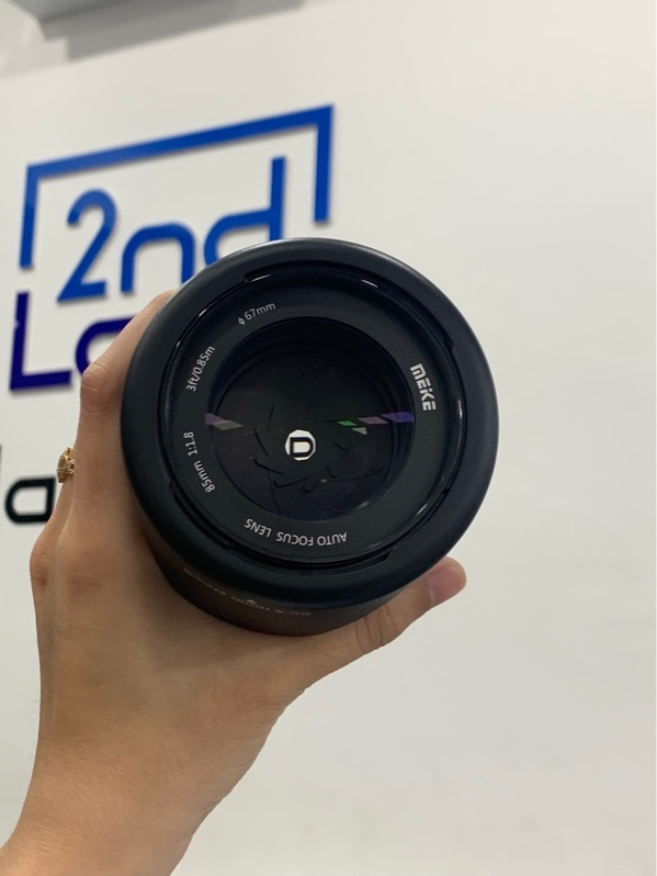 Lens Meike 85mm auto focus 1:1.8 3 ft/0.85m - Ngàm Sony e - Màu đen - Ngoại hình: 98% - Body