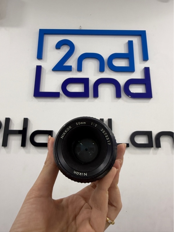 Lens NIKON NIKKOR 50mm f1:2 - Màu đen - Ngoại hình 96% - trầy ngàm kết nối , bụi trong , rễ tre, mốc - Body