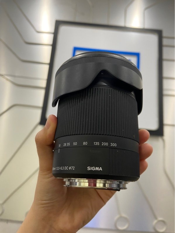 Lens Sigma 18-300mm f/3.5-6.3 DC Macro OS HSM for Canon - Màu đen - Ngoại hình: 96% - Bể viền - Body