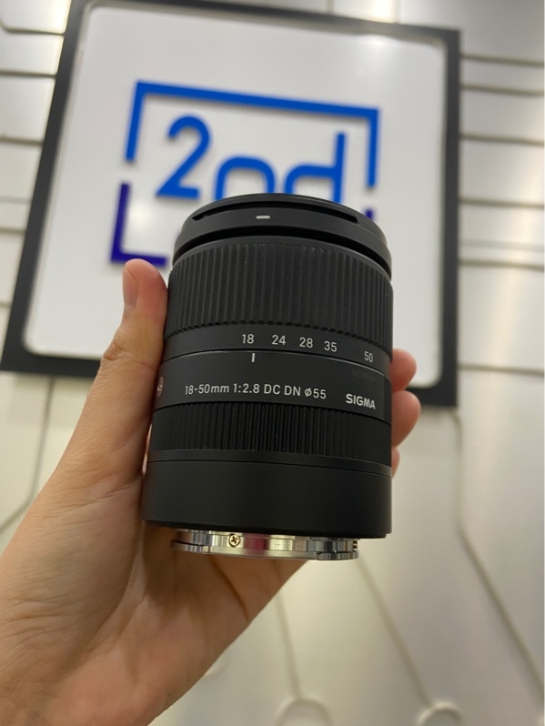Lens Sigma 18-50mm f2.8 DC Dn Contemporary for sony - Màu đen - Ngoại hình: 98% - Body