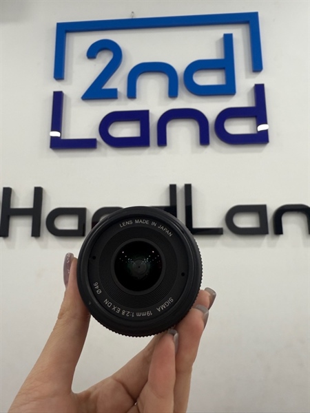 Lens Sigma 19mm 1:2.8 EX DN 0.2m-0.66ft for Sony E - Màu đen - Ngoại hình 98% - Mốc nhẹ - Body