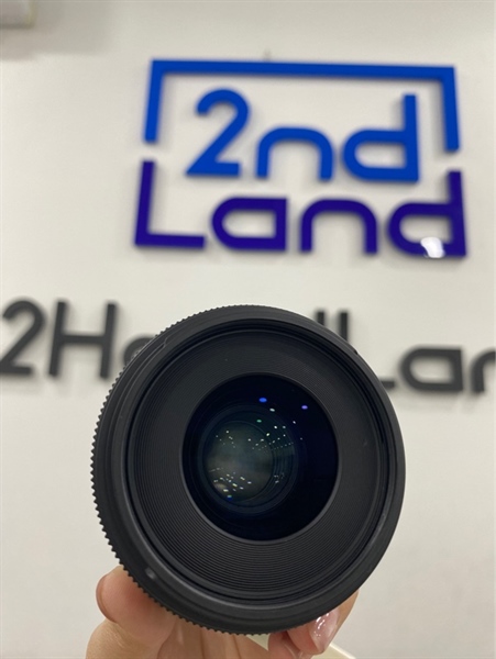 Lens Sigma 30mm 1:1.4 DC - Màu đen - Ngoại hình 98% - Kèm 1 nắp chụp , thiếu cáp đuôi 3