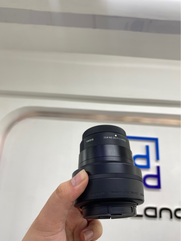 Lens Sigma 30mm F/1.4 DC DN For Fujifilm - Màu đen - Ngoại hình 98% - Bụi nhiều - Body