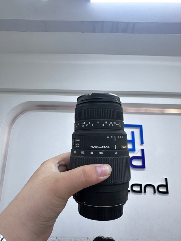 Lens Sigma 70-300mm f/4-5.6 DG Macro For Canon - Màu đen - Ngoại hình 98% - Mốc nhẹ, xước 1 đường nhẹ - Body
