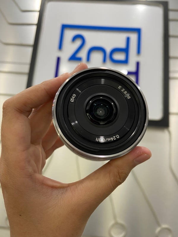 Lens Sony 16mm F/2.8 ngàm E - Màu bạc - Ngoại hình: 98% - Kèm cáp trước + sau