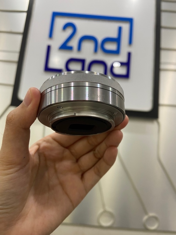 Lens Sony 16mm F/2.8 ngàm E - Màu bạc - Ngoại hình: 98% - Kèm cáp trước + sau