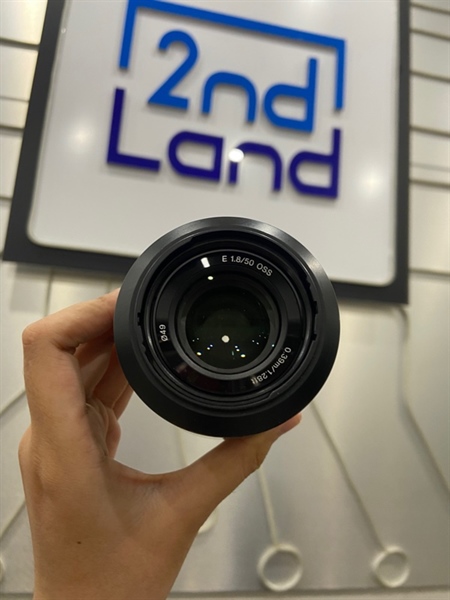 Lens Sony E 18/50 OSS - Màu bạc - Ngoại hình: 98% - Mốc nhẹ - Body