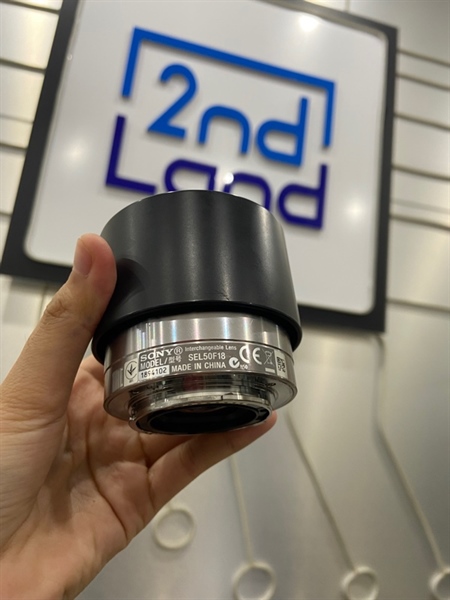 Lens Sony E 18/50 OSS - Màu bạc - Ngoại hình: 98% - Mốc nhẹ - Body 1