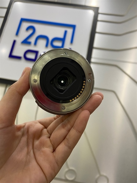 Lens Sony E 3.5-5.6/PZ 16-50 Oss - Màu bạc - Ngoại hình: 97% - Zoom bị rít kêu to - Kèm cap trước + sau 2