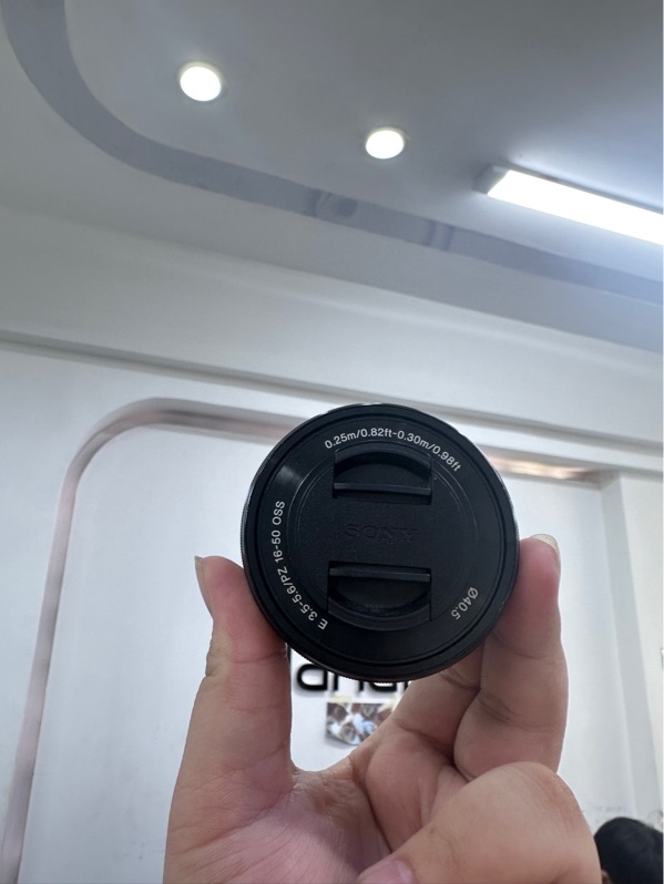 Lens Sony E PZ 16-50mm f/3.5-5.6 OSS - Màu đen - Ngoại hình 97.5% - Bụi trong nhẹ - Kèm cap
