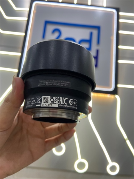 Lens Sony FE 1.8/50 - Màu đen - Ngoại hình: 98% - Kèm hood, cap trước sau 1