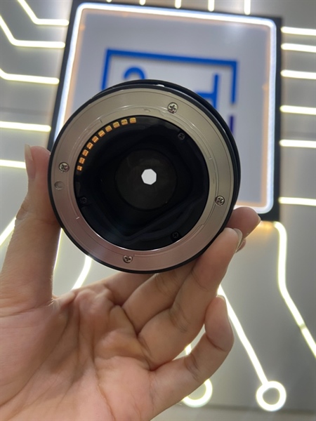 Lens Sony FE 1.8/50 - Màu đen - Ngoại hình: 98% - Kèm hood, cap trước sau 2