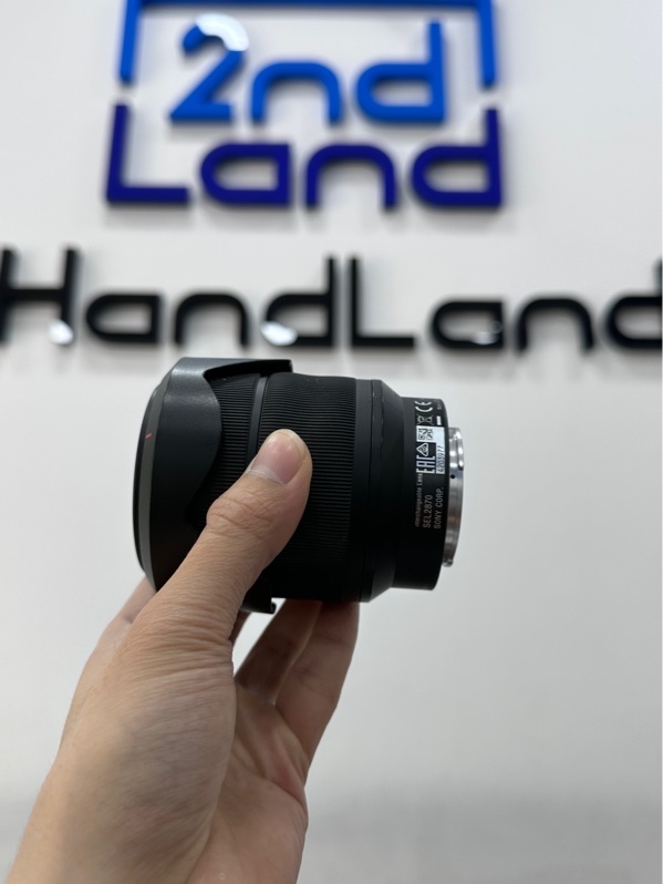 Lens Sony FE 28-70mm f/3.5-5.6 OSS - Màu đen - Ngoại hình 97% - Cao su hơi giãn, chữ phai màu nhẹ - Body