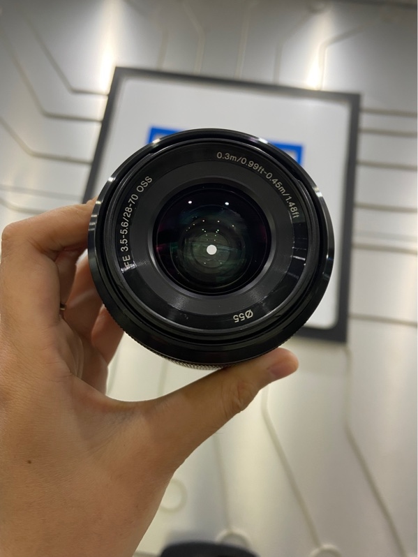 Lens Sony FE 3.5-5.6/28-70 oss 0.3m/0.99ft-0.45m/1.48ft - Màu đen - Ngoại hình: 98% - Bụi trong - Body