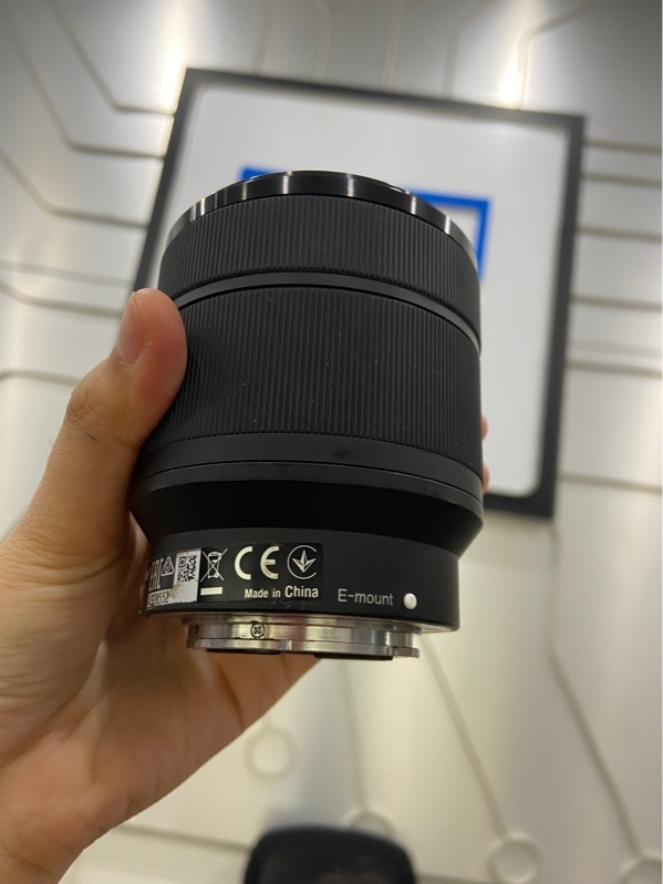 Lens Sony FE 3.5-5.6/28-70 oss 0.3m/0.99ft-0.45m/1.48ft - Màu đen - Ngoại hình: 98% - Bụi trong - Body