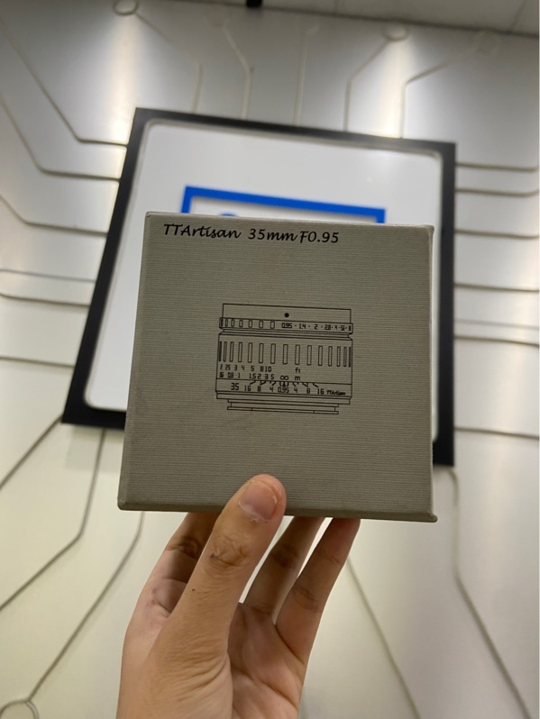 Lens TTArtisan 35mm F0.95 - Sony Ngàm E - Màu đen - Ngoại hình: 98% - Kèm Box
