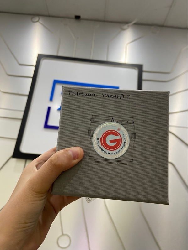 Lens TTArtisan 50mm f/1.2 Fujiflim fx - Màu đen - Ngoại hình: 98% - Kèm Box