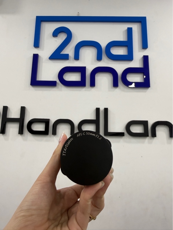 Lens TTartisan 50mm F1.2 - Ngàm Fx len MF - Màu đen - Ngoại hình 98% - bụi trong - Kèm Box