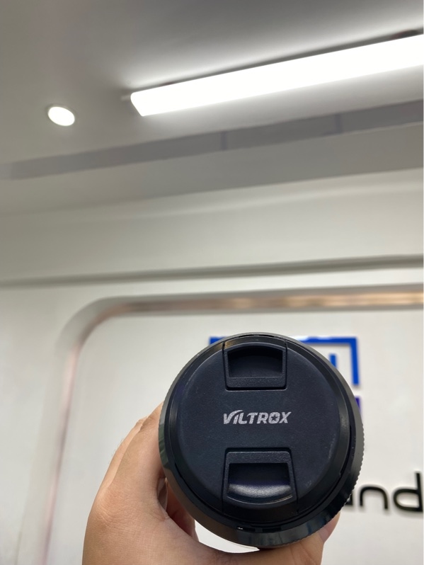 Lens Viltrox 85mm-F1.8 STM ED IF AF 85/1.8 FE - Ngàm Sony - Màu đen - Ngoại hình 97,5% - Bụi trong nhẹ - Body