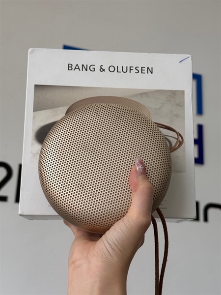 Loa Beosound A1 2nd - Màu be - 97% - Trày, cấn