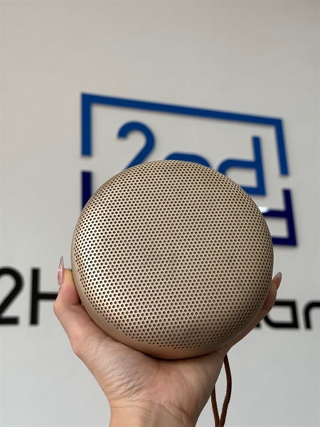 Loa Beosound A1 2nd - Màu be - 97% - Trày, cấn 1