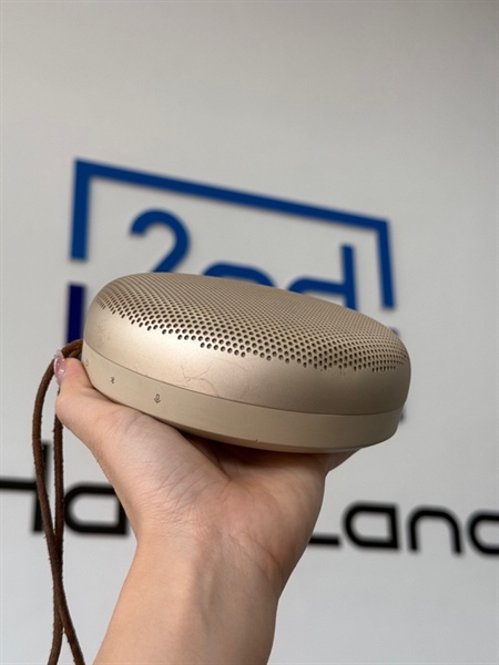 Loa Beosound A1 2nd - Màu be - 97% - Trày, cấn 2