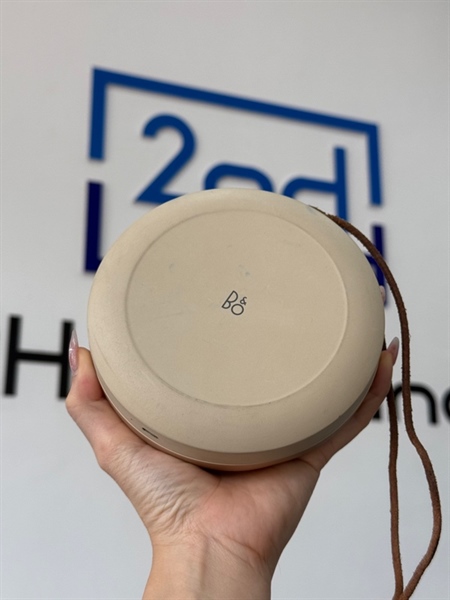 Loa Beosound A1 2nd - Màu be - 97% - Trày, cấn 4