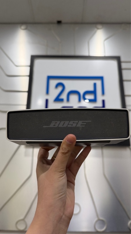 Loa Bluetooth Bose Soundlink Mini - Màu xám - Ngoại hình: 97% - Xước thân - Kèm sạc linh kiện