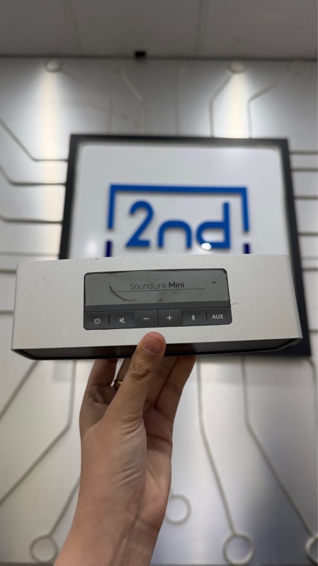 Loa Bluetooth Bose Soundlink Mini - Màu xám - Ngoại hình: 97% - Xước thân - Kèm sạc linh kiện