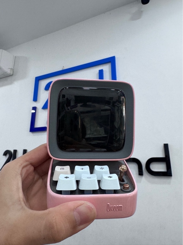 Loa Bluetooth Divoom Ditoo Pro - Màu hồng - Ngoại hình 98% - Trầy xước - Kèm cáp sạc