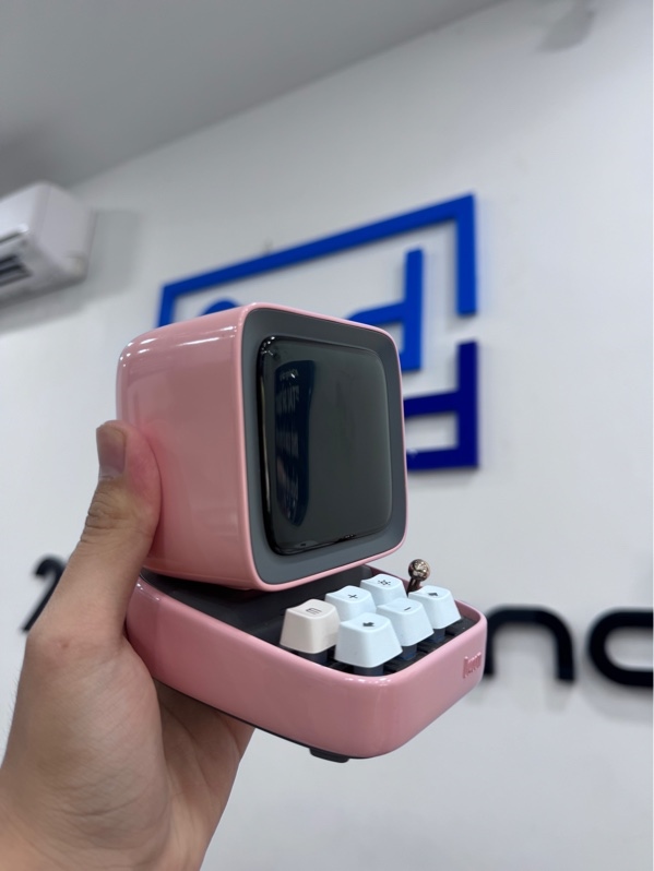 Loa Bluetooth Divoom Ditoo Pro - Màu hồng - Ngoại hình 98% - Trầy xước - Kèm cáp sạc