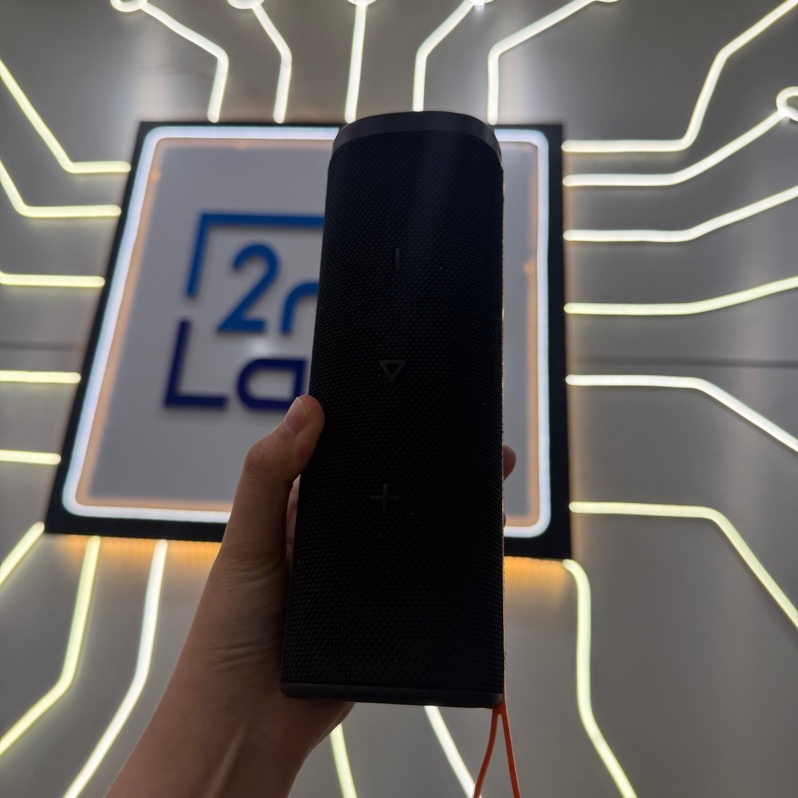 Loa Bluetooth Xiaomi Sound Outdoor - Màu đen - Ngoại hình: 98% - Body