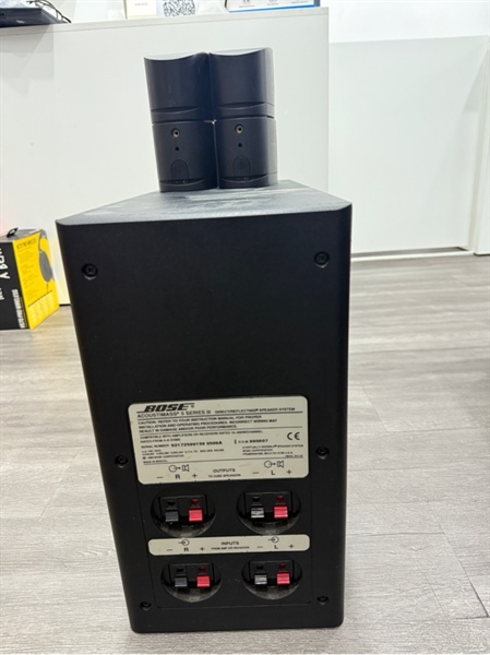 Loa Bose Acoustimass 5 Series 3 - Màu đen - Ngoại hình 98% - Bụi , trầy nhẹ 2 loa nhỏ - Body 1