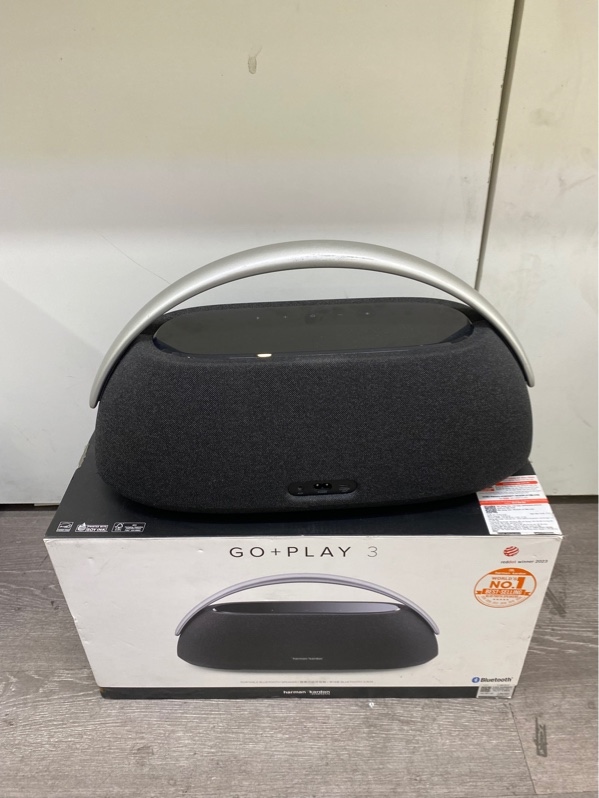Loa Harman Kardon Go + Play 3 - Màu đen - Ngoại hình 97.5% - Trầy tay cầm, xước vải nhẹ - Fullbox