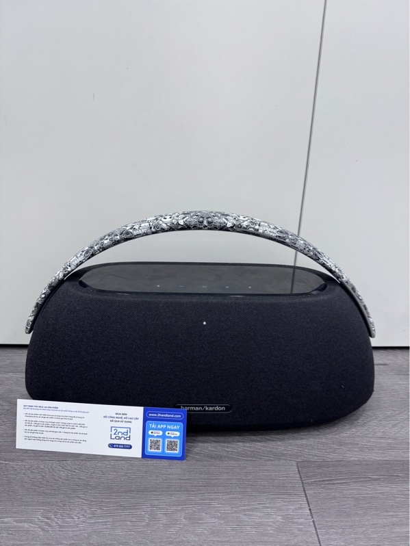Loa Harman Kardon Go Play 3 - Màu đen - Ngoại hình 97% - Bọc loa nứt nhẹ, mặt kính có xước nhẹ - Kèm sạc