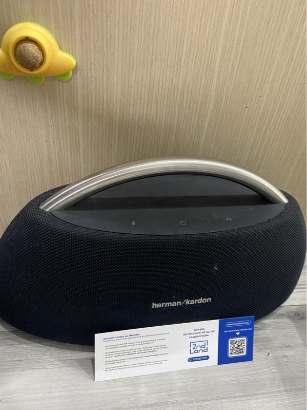 Loa Harman Kardon Go + Play - Màu đen - Ngoại hình: 97% - mất nắp cao su mặt sau - Kèm sạc