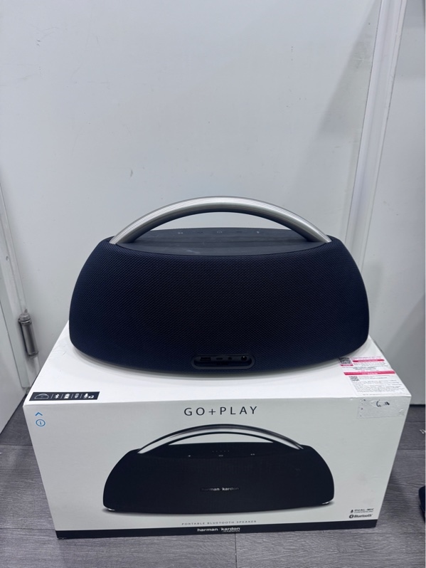 Loa Harman Kardon Go Play - Màu đen - Ngoại hình 98% - Đế cao su lão hoá, nắp che cao su sau bể - Fullbox , kèm sạc