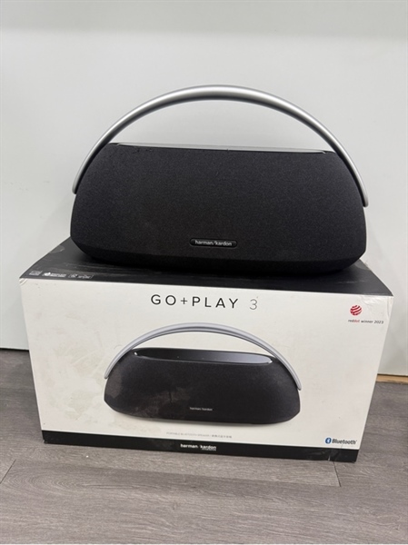 Loa Harman Kardon Goplay 3 - Màu đen - Ngoại hình 97% - Vải trầy - Kèm Box , sạc