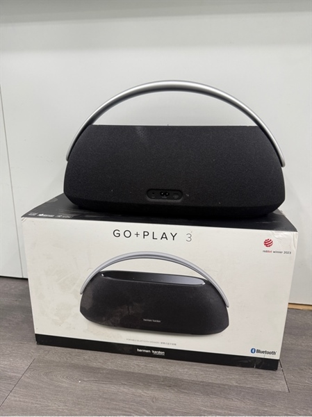 Loa Harman Kardon Goplay 3 - Màu đen - Ngoại hình 97% - Vải trầy - Kèm Box , sạc 1