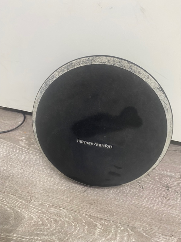 Loa Harman Kardon Onyx Studio 1 - Màu đen - Ngoại hình 96% - Chân thay - Kèm sạc